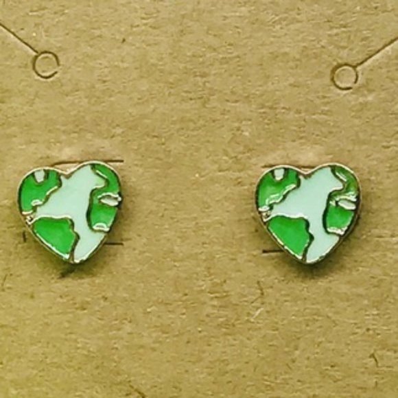 ๐5/$25๐ Heart Shaped Earth Day Earrings - Picture 3 of 9